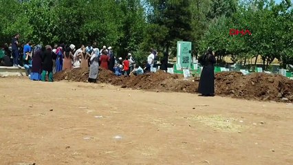 Antalya'da çıkan kavgada öldürülen genç Diyarbakır'da toprağa verildi
