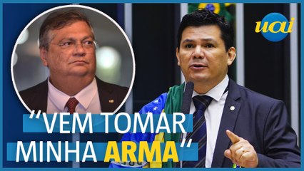 Deputado desafia Dino: 'Vem tomar minha arma se é homem'