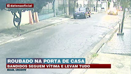 Homem é assaltado por quadrilha na porta de casa