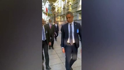 NATO Liderler Zirvesi'ne damga vuran görüntü: Bakan Fidan ve Bakan Güler yemeğe giderken...