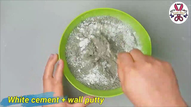 Creating a Table Lamp with Plastic Bottles: DIY Corner Flower Vase and Lighting Project