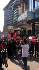 Tanju Özcan geldi... CHP Genel Merkezi önünde 'Diktatör Kemal' sloganları