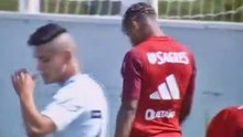 David Neres baila