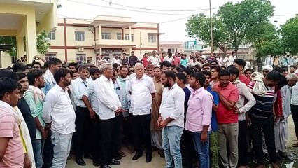 दिनदहाड़े गोलीकांड से आक्रोश, किरोड़ी के साथ धरने पर बैठे लोग