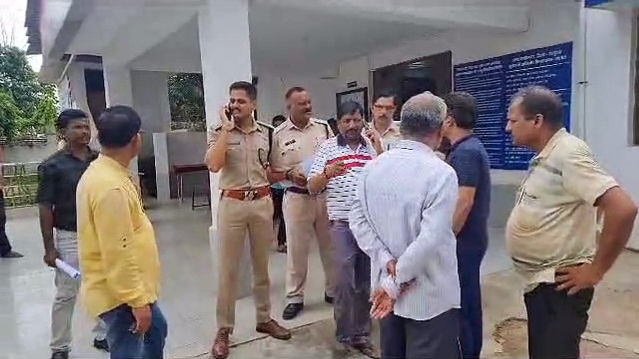 शहर के 2 निजी अस्पताल के डॉक्टरों ने नवविवाहिता...