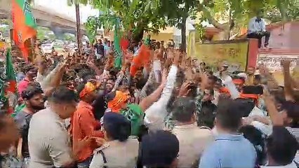 भाजयुमो ने किया Bhilai निगम मुख्यालय में प्रदर्शन