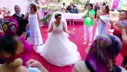Le rêve de Gamze, un retard mental, d'être mariée s'est réalisé avec ses voisins