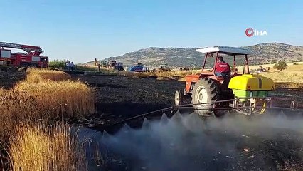 Télécharger la video: Elektrik direğinden çıkan yangında 8 dönüm arazi kül oldu