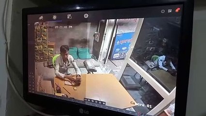 VIDEO : राजस्थान में यहां व्यापारी की दिलेरी देख भाग छूटे लुटेरे