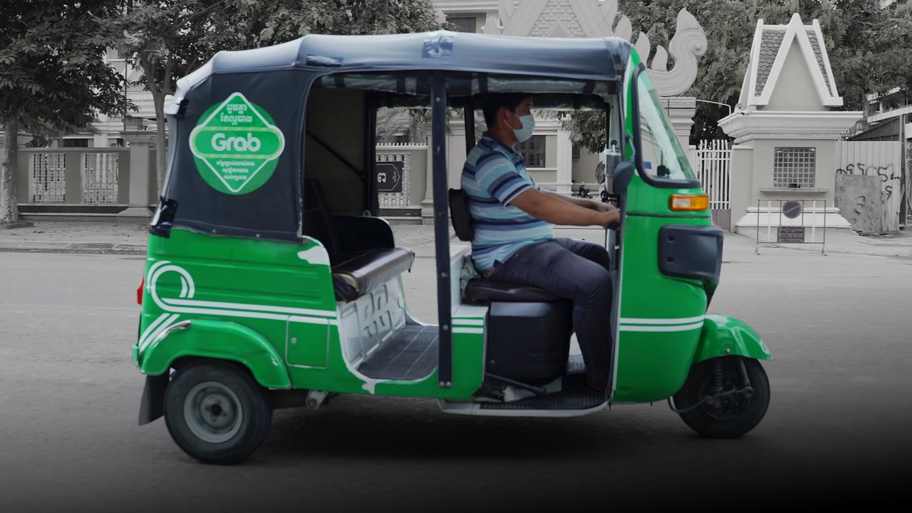 Cambodian tuk-tuk driver conquers hearing disability and Phnom Penh roads to support his family