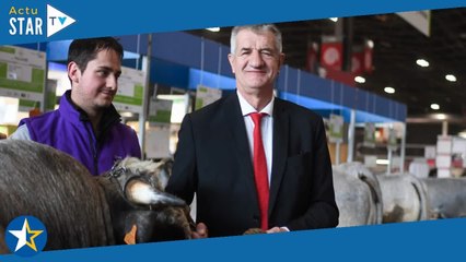 Jean Lassalle (Les Traîtres) : Son fils Thibault, a la carrure impressionnante, est un sportif profe
