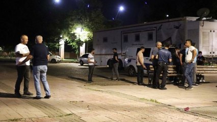 Kimlik kontrolü yapan bekçileri bıçaklayan saldırgan vurularak öldürüldü