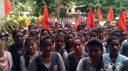 वित्तीय संकट के कारण स्नातक की पढ़ाई बंद