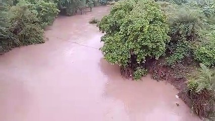 देर रात तेज बारिश के बाद यह नदी आई उफान पर