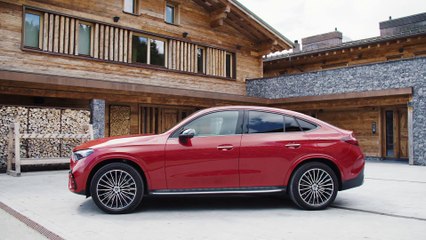 The new Mercedes-Benz GLC 400 e 4MATIC Coupe Design in Patagonia red