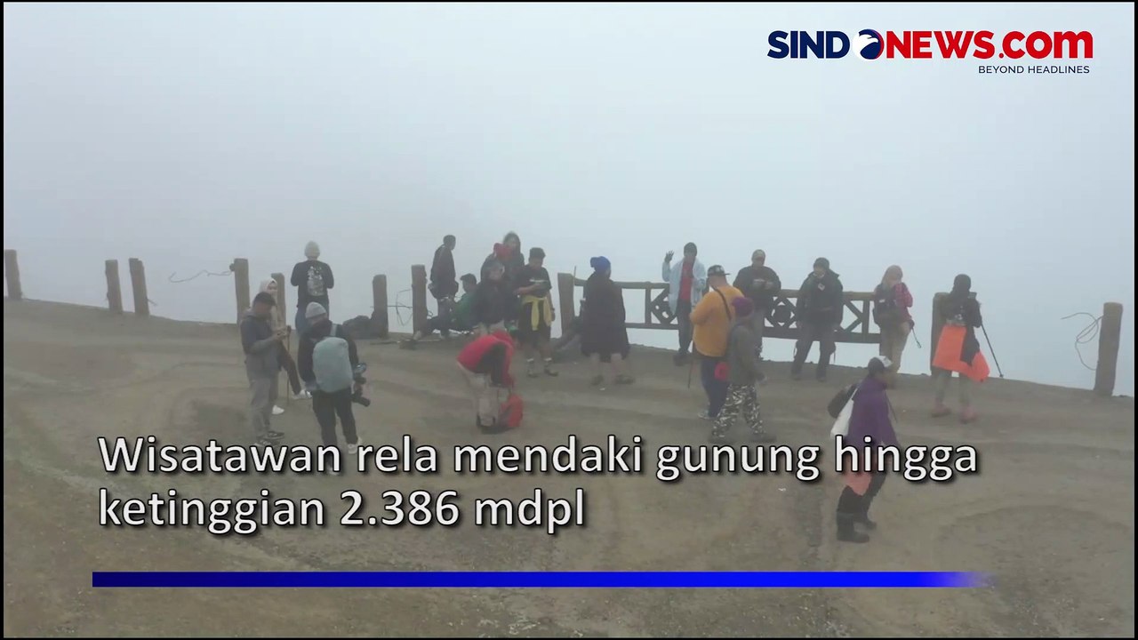 Terpesona Indahnya Kawah Ijen Berwarna Hijau Toska