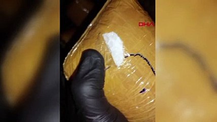 Kaçak Afganlar sınırda uyuşturucu ile yakalandı