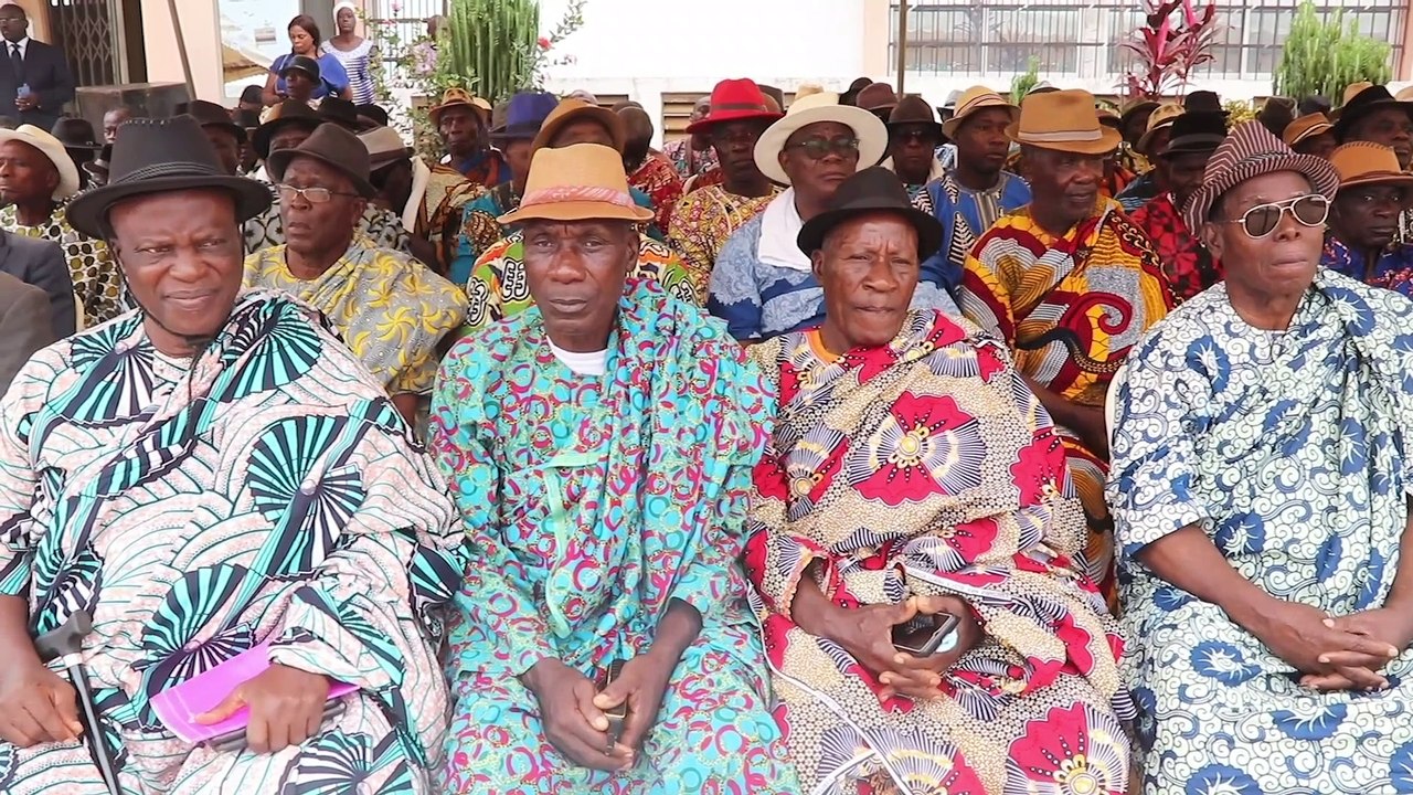 Kouadio Konan Bertin et l’ancien ministre Amani N’Guessan échangent pour la paix