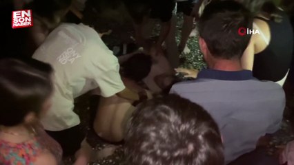 Antalya'da boğulma tehlikesi geçiren gencin başında ilk yardım için tartıştılar