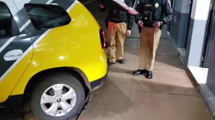 Jovem é detido com arma de fogo em frente a tabacaria no centro