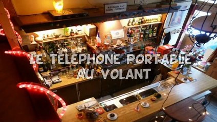 AU BISTRO - Téléphone au volant = Des points en moins sur ton permis