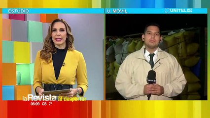 Santa Cruz: Un camión con carga vuelca en el cuarto anillo y avenida Tres Pasos Al Frente