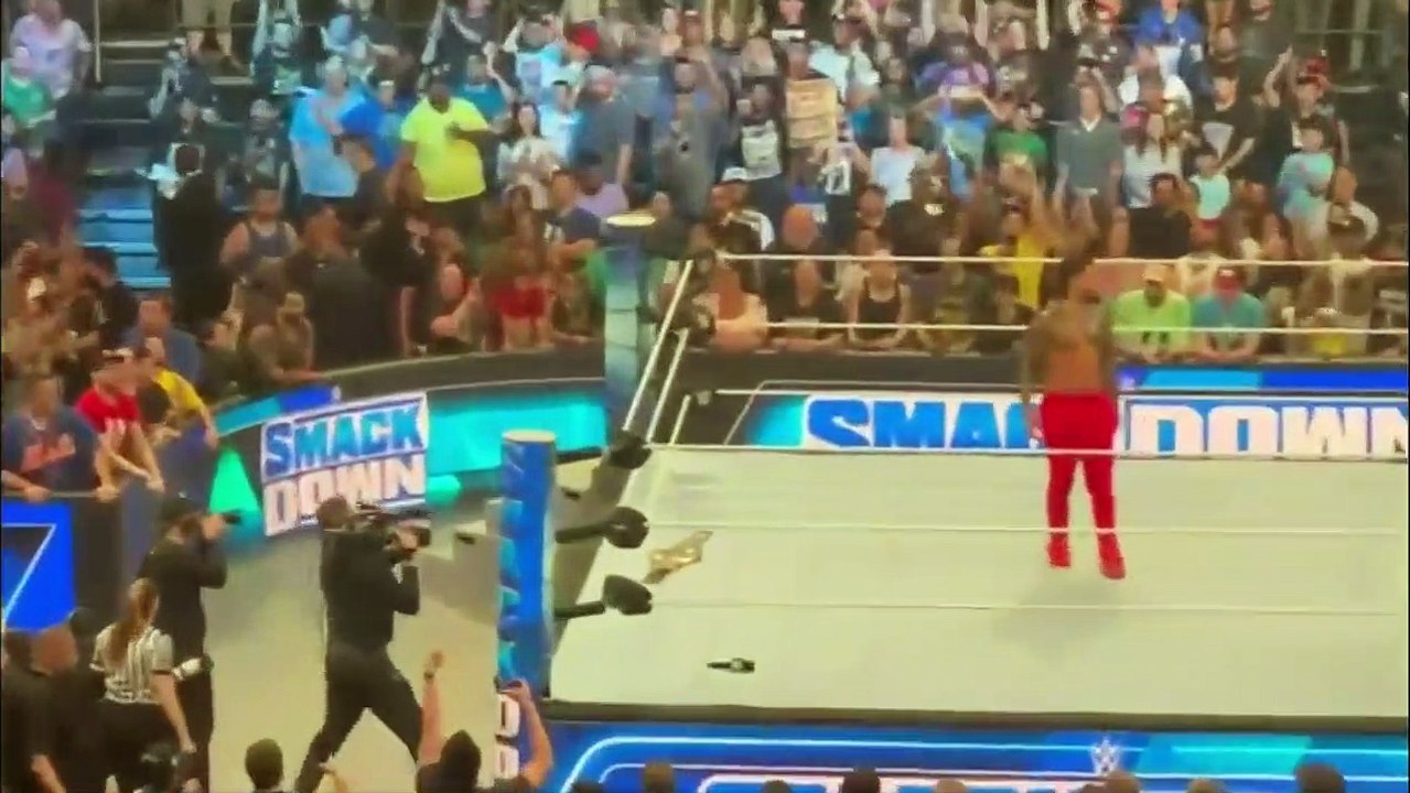 Roman Reigns exits as Jey Uso celebrates with fans after Smackdown goes Off Air August 2023
