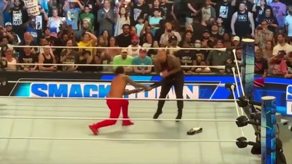 Jey Uso smashes Solo Sikoa with chair - WWE Smackdown August 2023