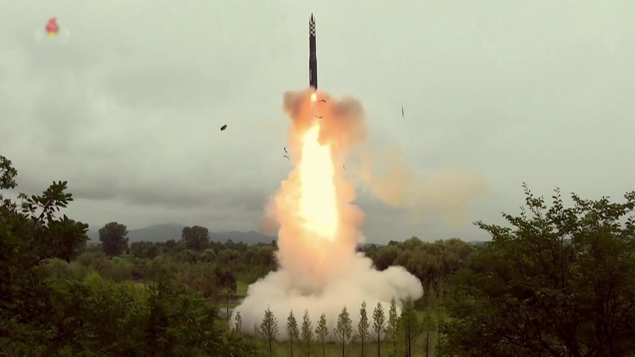 北 "ICBM '화성-18형' 발사"...김정은 '남조선' 언급 / YTN