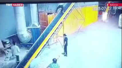 Kereste fabrikasındaki patlama kameraya yansıdı