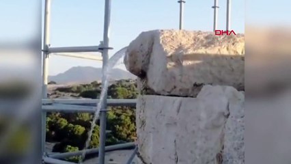 La fontaine du phare de la ville antique de Patara a commencé à couler de l'eau
