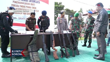 Kejaksaan Jayawijaya Musnahkan 8 Senjata Api dan 919 Amunisi