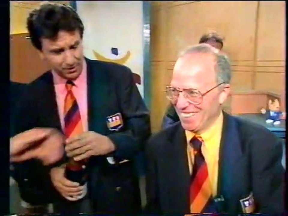 TF1 - 4 Août 1992 - Fin "Club Olympique" (Roger Zabel), pubs, teasers, JT Nuit, météo (Catherine Laborde) "Embarquement Porte N°1",