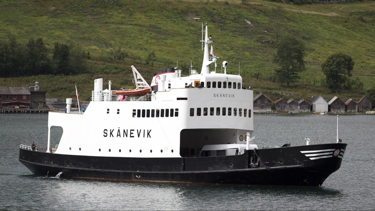 Kapitän eingeschlafen: Fähre kracht in Felswand