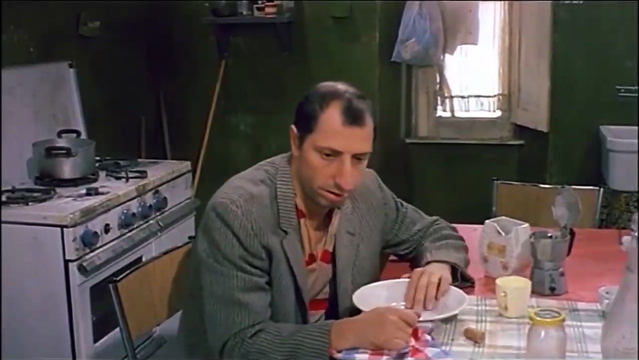 Pippo Franco - All'epoca del fatto lei cosa faceva?...La fame signor pretore a tempo pieno e orario continuato - scene comiche da ridere dal film cult Zucchero miele e peperoncino 1980 Gianfranco Barra