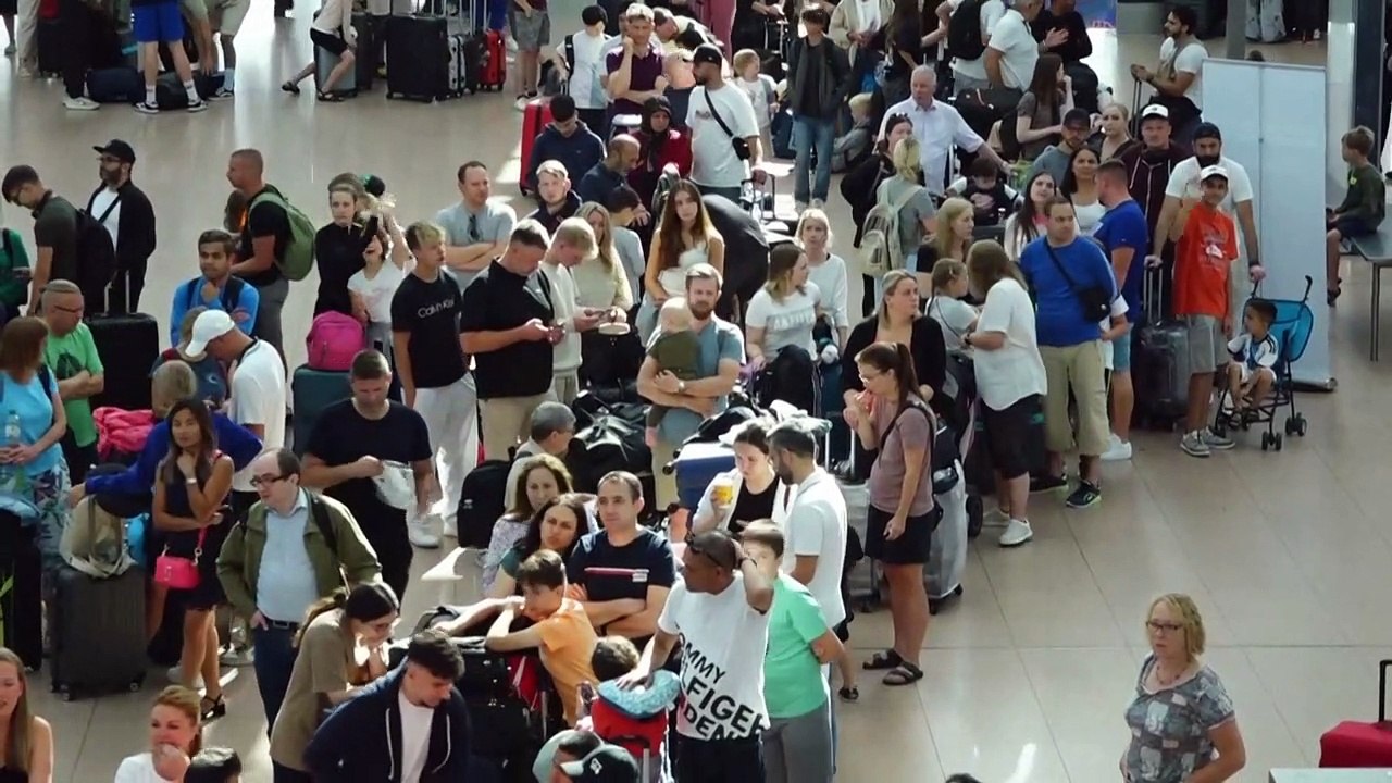 Klima-Aktivisten blockieren Hamburger Flughafen - Passagiere verständnislos