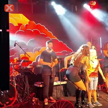 Simge Sağın'dan minik Galatasaraylı ile düet