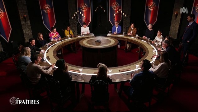 Juju Fitcats fond en larmes face à son fiancé Tibo InShape dans Les Traîtres sur M6.