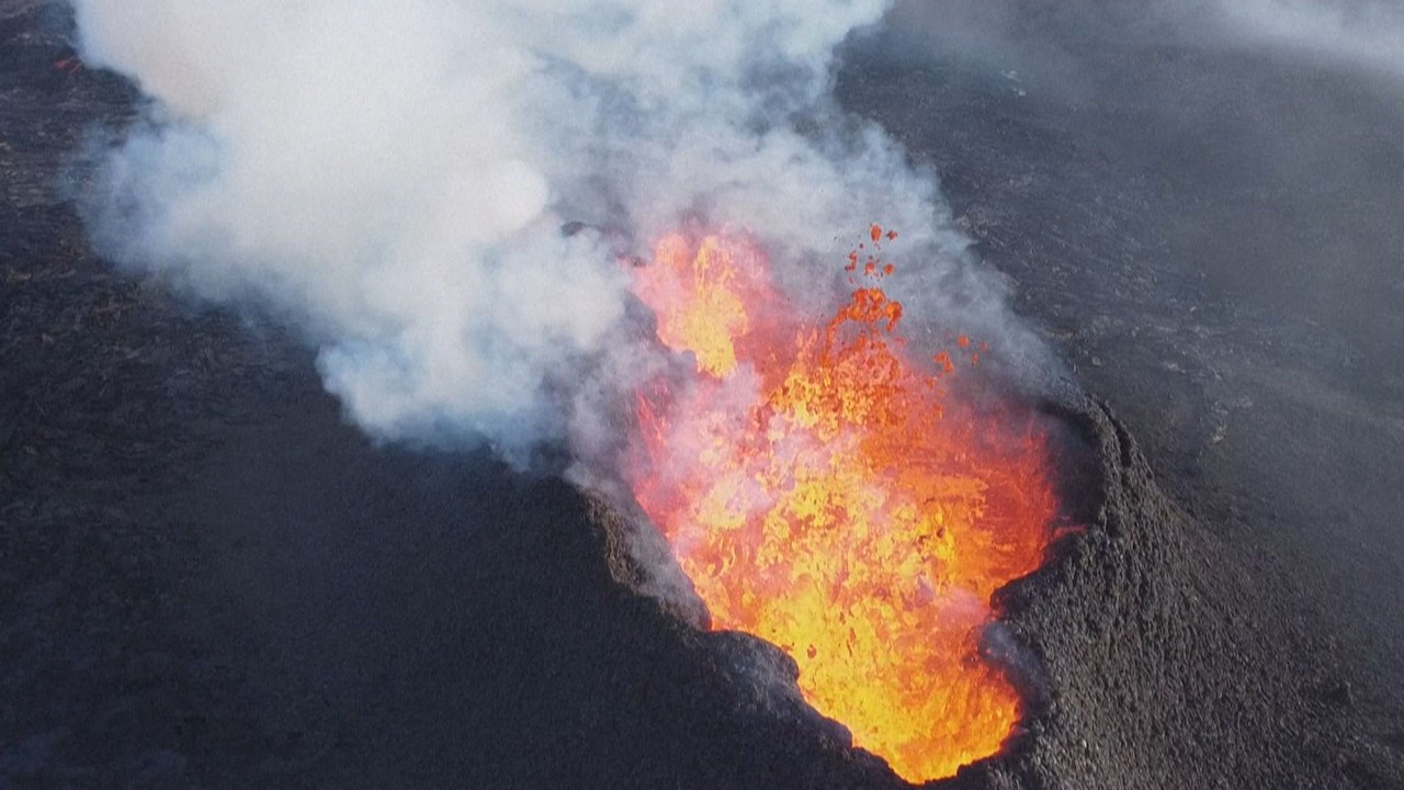 Eruption volcanique en Islande: la lave continue de s'écouler près de Reykjavik