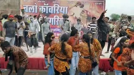 बोल बम के जयघोष के साथ शिव भक्त हुए कैलाश गुफा के लिए रवाना