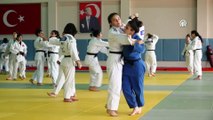 Judoda kadın genç ve ümit milli takımlar Trabzon'da ortak kamp yapıyor