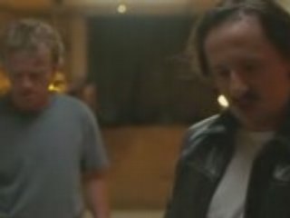 Replik Bercée trop près du mur (Dikkenek)