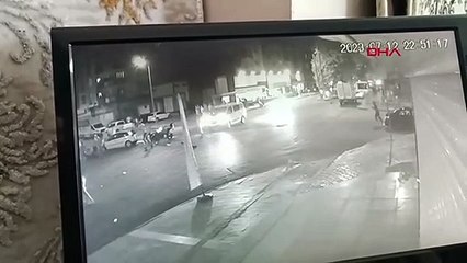 Une moto conduite par des flics dauphins est entrée en collision avec une voiture à Batman
