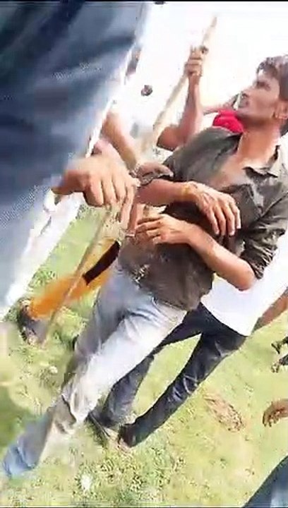 छात्रा का अपहरण करने का किया प्रयास, लोगों ने पकड़ कर धुनाई कर दी