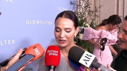 Laura Escanes y Álvaro de Luna protagonizan el posado del verano