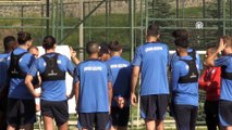 ERZURUM - Çaykur Rizespor yeni transferlerle Süper Lig'de mücadeleci olmaya hazırlanıyor
