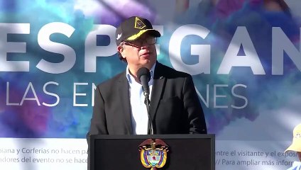 Gustavo Petro en la F-AIR insinuó que comprará aviones de combate