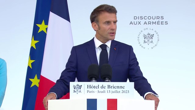 Un héroïsme qui ne se mesure jamais à l'aune de la résignation : Emmanuel Macron rend hommage aux forces armées