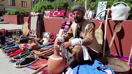 Exposition d'artisanat et de peinture à Hakkari