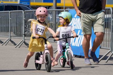 Wyścigi na rowerkach w Parku Matarnia